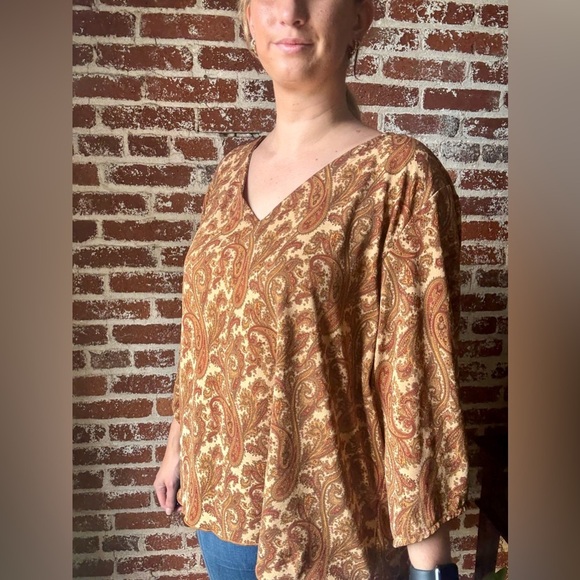 70s vibe JohnPaulRichard warm tone paisley blouse
red/yellow/brown in color - Picture 4 of 8